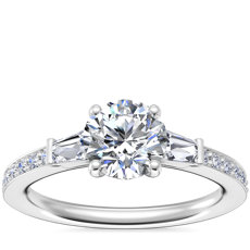 新款 14k 白金尖頂長方形鑽石大教堂訂婚戒指 （1/3 克拉總重量）